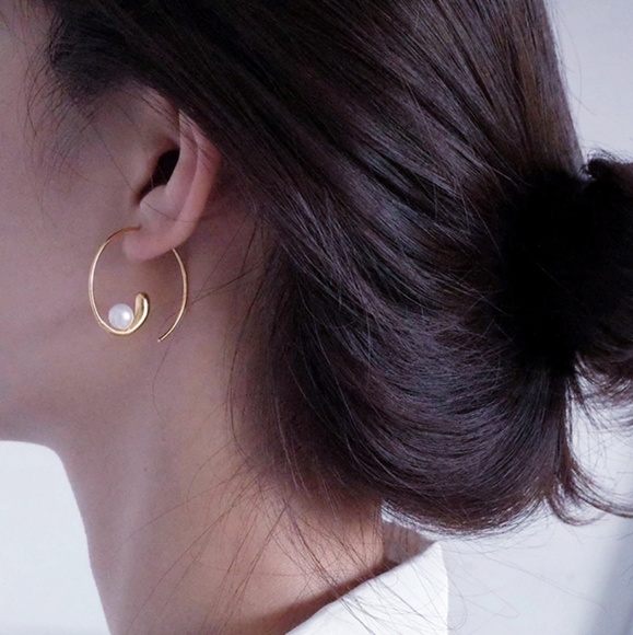 Swirly Chic Contemporary Fashion Earrings - Picture 2 of 5